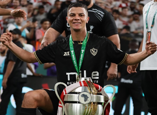 تعذر عودته لمصر.. محمد شحاتة يختار البقاء مع الزمالك قبل مواجهة اتحاد العاصمة